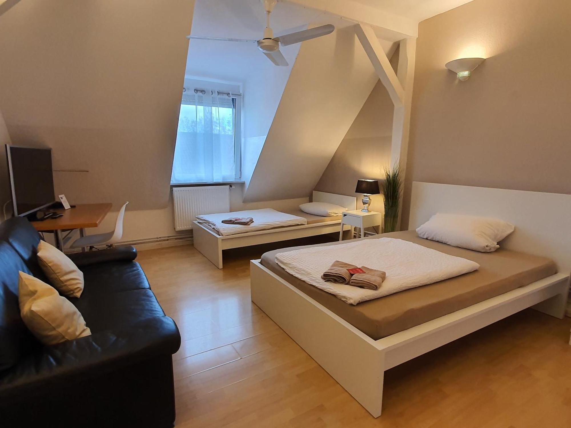 Colodging Mannheim - Private Rooms & Kitchen Экстерьер фото