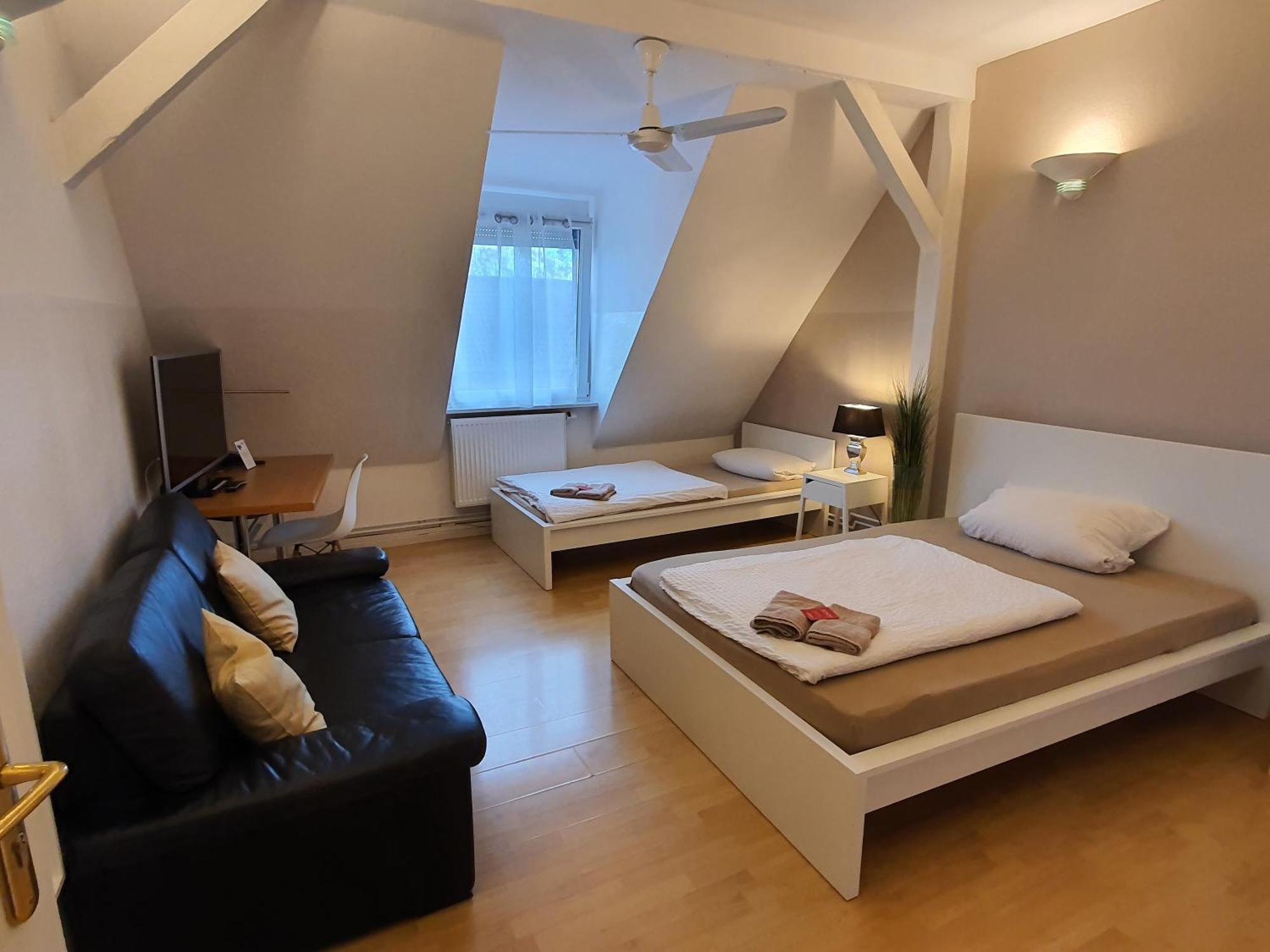 Colodging Mannheim - Private Rooms & Kitchen Экстерьер фото